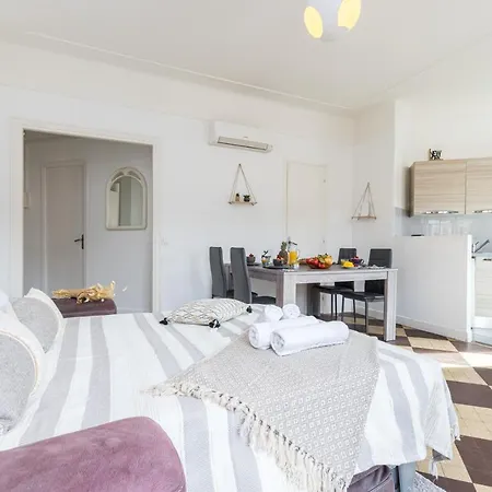 Apartment Feel - De Gaulle -