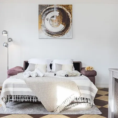 Apartment Feel - De Gaulle -