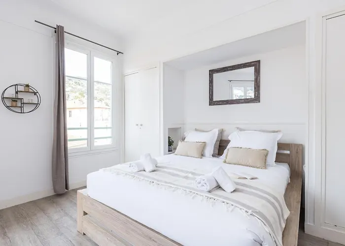Feel - De Gaulle - * Villefranche-sur-Mer